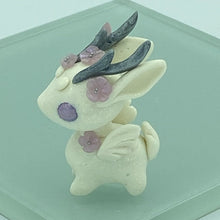 Load image into Gallery viewer, White bun bun with lavender flowers